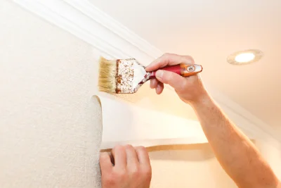 Pose de papier peint à Trégrom — revêtements muraux et toiles de verre